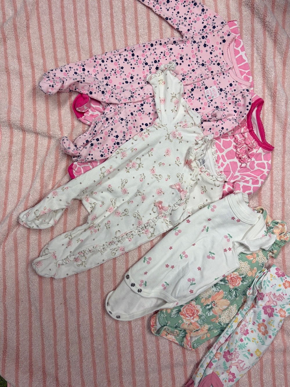 newborn 3 sleepers & 3 onsies! brand new !